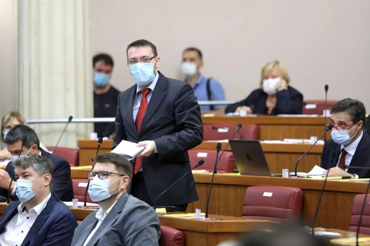 Za njega pravila ne vrijede? Plenković predstavljao program Vlade bez maske na licu, Zekanoviću se to nije svidjelo