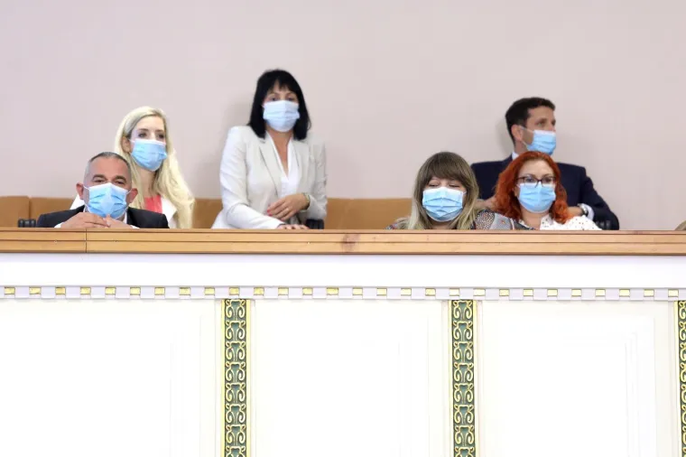 Za njega pravila ne vrijede? Plenković predstavljao program Vlade bez maske na licu, Zekanoviću se to nije svidjelo