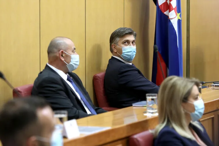 Za njega pravila ne vrijede? Plenković predstavljao program Vlade bez maske na licu, Zekanoviću se to nije svidjelo