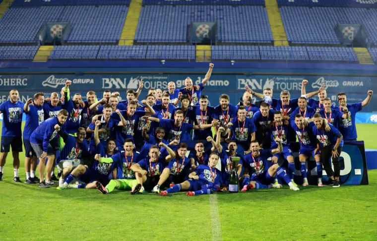 [FOTO] BJELICA I JOVIĆEVIĆ DOBIT ĆE MEDALJE PO&Scaron;TOM: Pogledajte kako su dinamovci proslavili 21. naslov prvaka na praznom Maksimiru