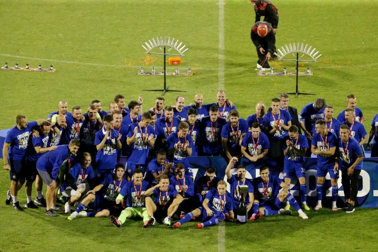 Dinamo je proslavio naslov prvaka u skromnim uvjetima na praznom Maksimiru.