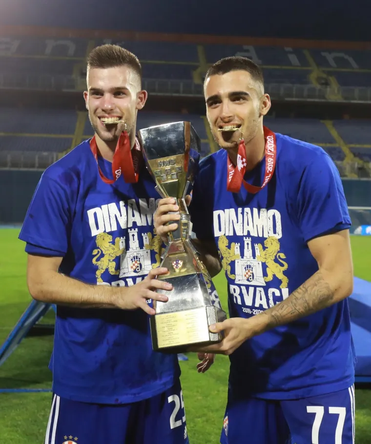 [FOTO] BJELICA I JOVIĆEVIĆ DOBIT ĆE MEDALJE PO&Scaron;TOM: Pogledajte kako su dinamovci proslavili 21. naslov prvaka na praznom Maksimiru