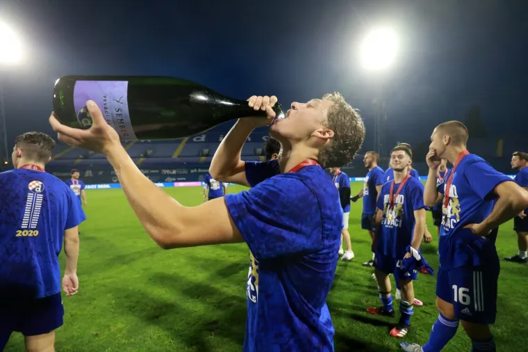 [FOTO] BJELICA I JOVIĆEVIĆ DOBIT ĆE MEDALJE PO&Scaron;TOM: Pogledajte kako su dinamovci proslavili 21. naslov prvaka na praznom Maksimiru