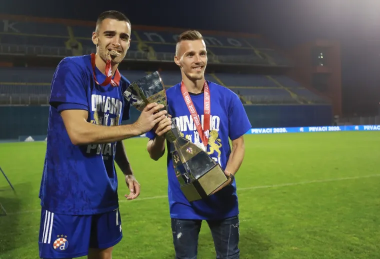 [FOTO] BJELICA I JOVIĆEVIĆ DOBIT ĆE MEDALJE PO&Scaron;TOM: Pogledajte kako su dinamovci proslavili 21. naslov prvaka na praznom Maksimiru