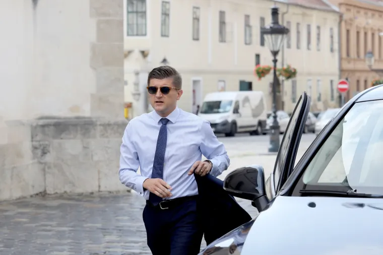 Prvi put zasjeda nova Vlada: Ministri i ministrice stigli u Banske dvore