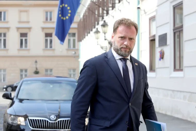 Prvi put zasjeda nova Vlada: Ministri i ministrice stigli u Banske dvore