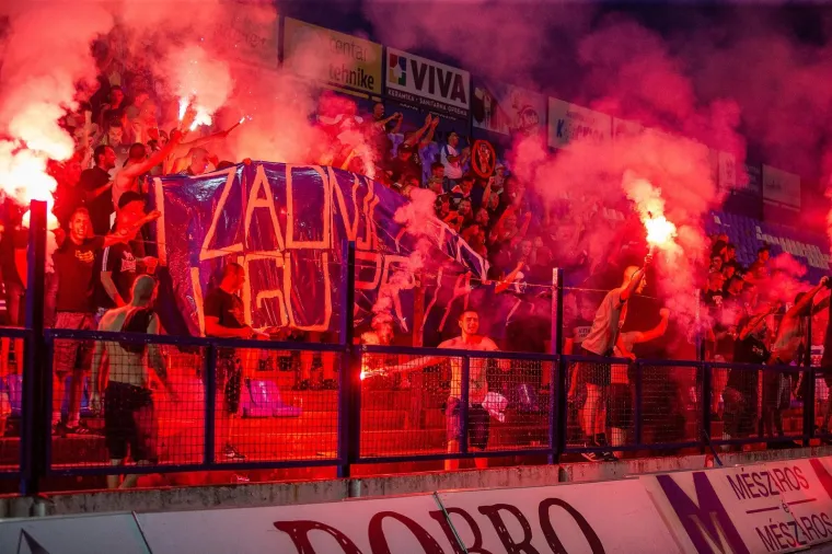 LUDNICA U OSIJEKU UOČI UTAKMICE ODLUKE: Kohorta 'zapalila' Gradski vrt, ovo su prizori za pamćenje