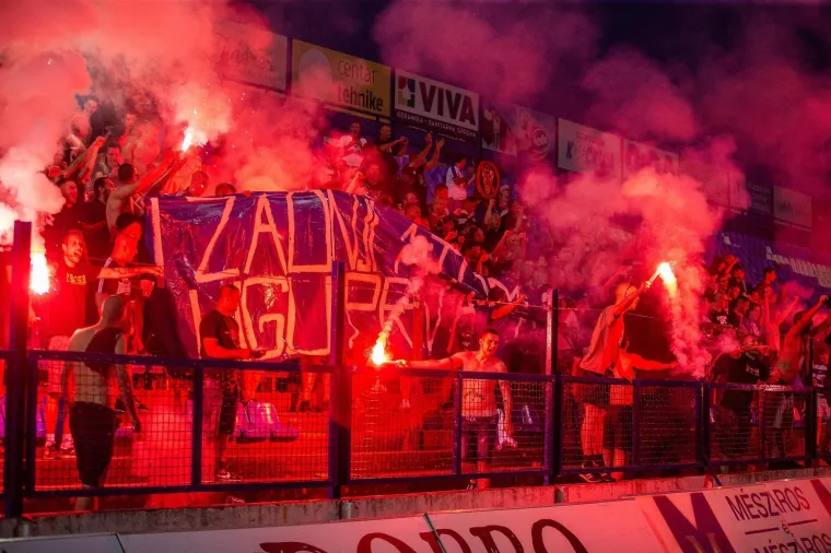 LUDNICA U OSIJEKU UOČI UTAKMICE ODLUKE: Kohorta 'zapalila' Gradski vrt, ovo su prizori za pamćenje