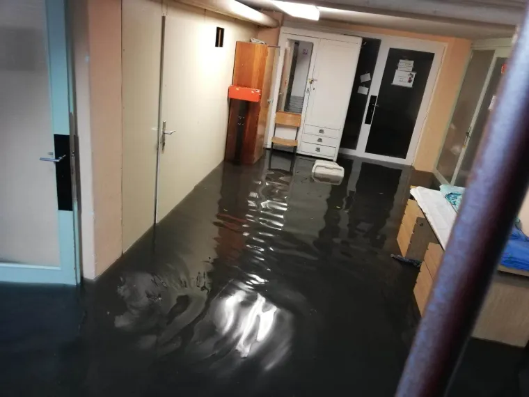 Klaićeva pod vodom: Poplavljene ljekarna, RTG - šteta je ogromna