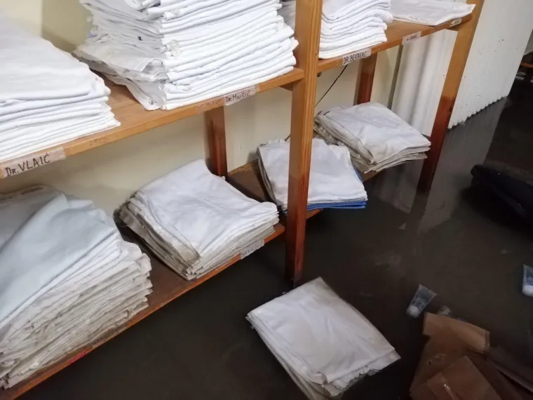Klaićeva pod vodom: Poplavljene ljekarna, RTG - šteta je ogromna