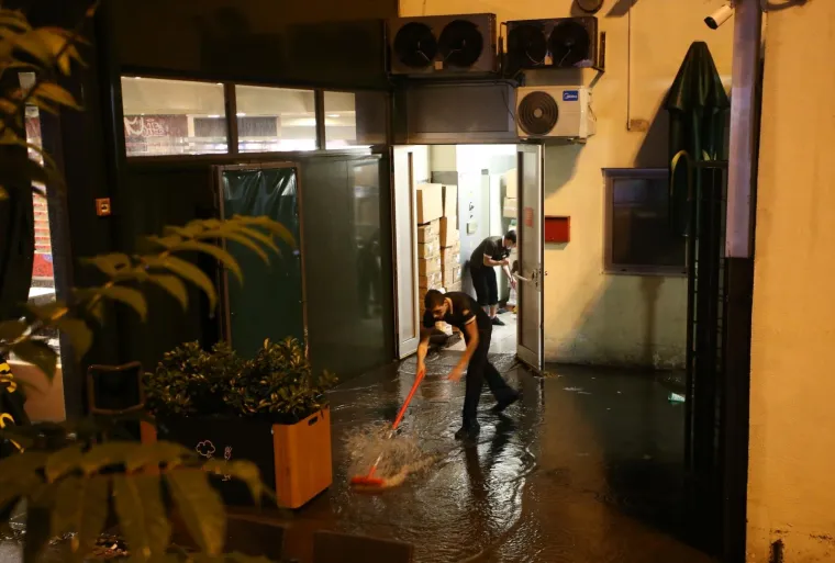 Potop paralizirao Zagreb, ovako je to izgledalo: Kataklizma u centru grada, neki su doslovce spa&scaron;avali živu glavu!