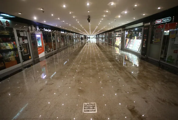 Potop paralizirao Zagreb, ovako je to izgledalo: Kataklizma u centru grada, neki su doslovce spa&scaron;avali živu glavu!