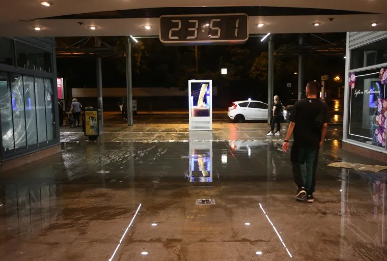 Potop paralizirao Zagreb, ovako je to izgledalo: Kataklizma u centru grada, neki su doslovce spa&scaron;avali živu glavu!