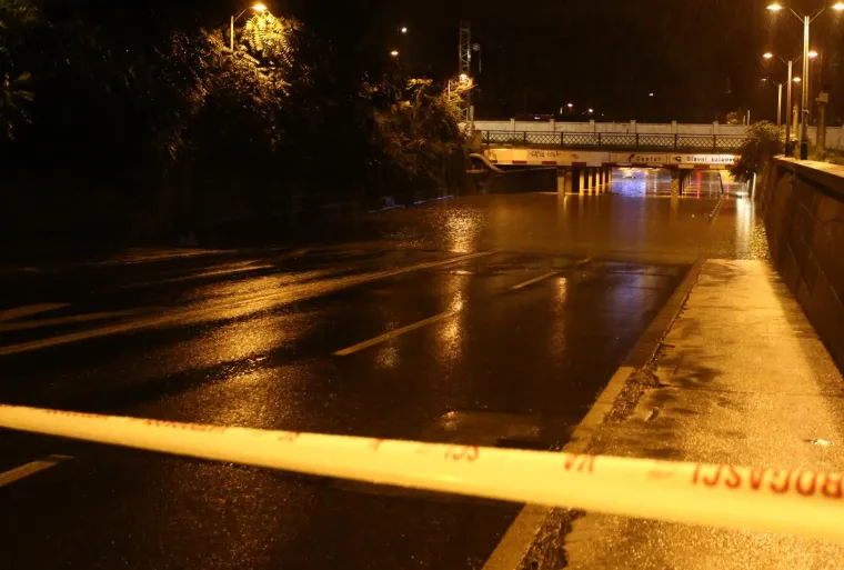 Potop paralizirao Zagreb, ovako je to izgledalo: Kataklizma u centru grada, neki su doslovce spa&scaron;avali živu glavu!