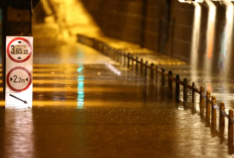 Potop paralizirao Zagreb, ovako je to izgledalo: Kataklizma u centru grada, neki su doslovce spa&scaron;avali živu glavu!