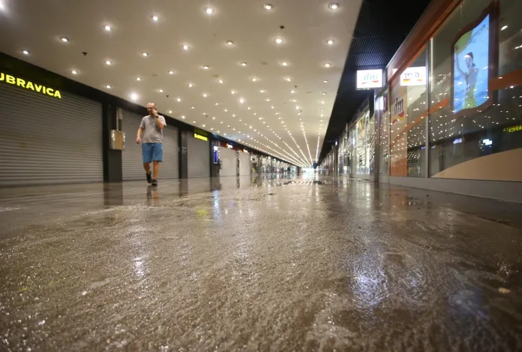 VELIKA FOTOGALERIJA POTOPA: Pogledajte scene koje su jučer proživljavali Zagrepčani