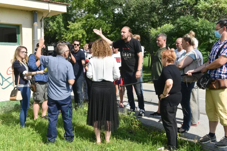 Epilog potopa u Zagrebu: Ogorčeni Trnjani napali predstavnike Hrvatskih voda