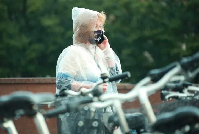 U Zagrebu opet kaos: Obilna ki&scaron;a sručila se nad grad. Ceste poplavljene, sru&scaron;ena su stabla...