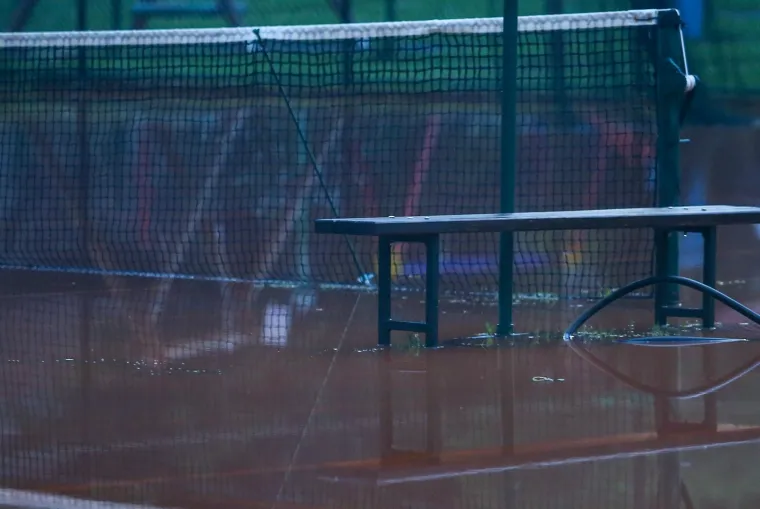 U Zagrebu opet kaos: Obilna ki&scaron;a sručila se nad grad. Ceste poplavljene, sru&scaron;ena su stabla...