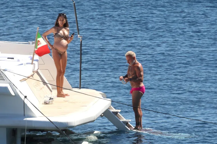 Najseksi djedicu, koji je svoje tijelo ukrasio brojnim tetovažama, na Instagramu prati više od 15 milijuna ljudi.
