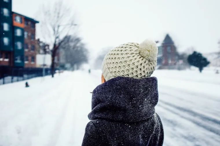 Famozni cofleki na kapama izgledaju slatko i neizostavan su estetski dodatak zimske garderobe. No, osmišljeni su kako bi štitili francuske mornare od ozljeda glave na stropovima brodova tijekom nevremena. Foto: Bored Panda