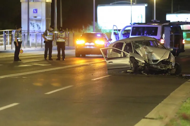 Užas u Zagrebu: Autom udario u stup javne rasvjete, jedna osoba poginula na mjestu