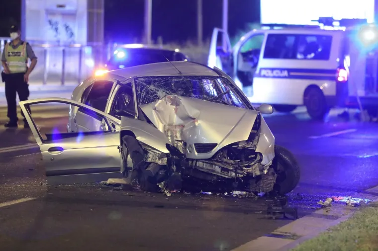 Užas u Zagrebu: Autom udario u stup javne rasvjete, jedna osoba poginula na mjestu