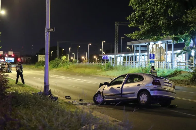 Užas u Zagrebu: Autom udario u stup javne rasvjete, jedna osoba poginula na mjestu