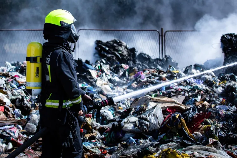 Požar u splitskom reciklažnom dvori&scaron;tu