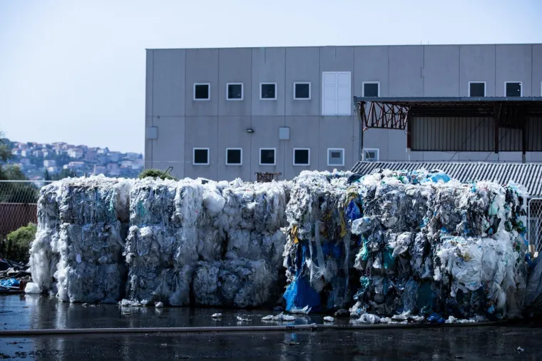 Požar u splitskom reciklažnom dvori&scaron;tu