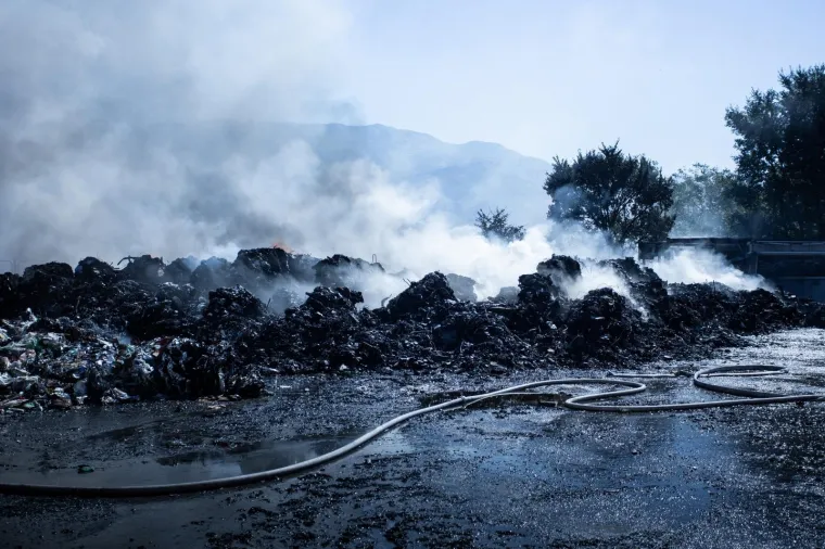Požar u splitskom reciklažnom dvori&scaron;tu