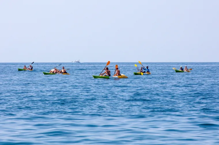 NE ZNAMO ZA TURIZAM, ALI KUPAČA NE MANJKA:  Od Pule do Dubrovnika, plaže su sve samo ne puste