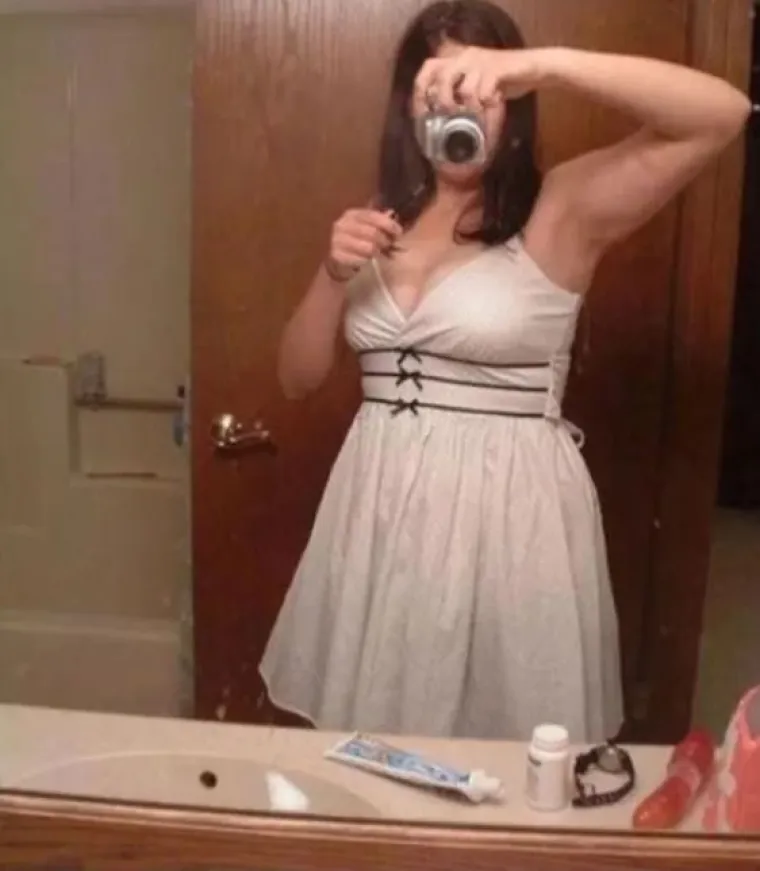 AJME, KOJA BLAMAŽA! Nek' su se one fino namjestile, nema veze &scaron;to su usput pokazale vi&scaron;e no &scaron;to su htjele