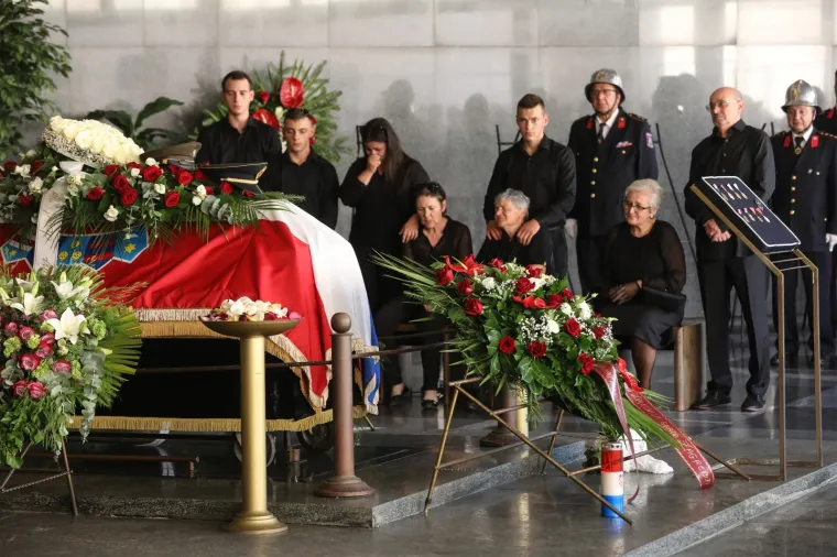 Tuga i bol: Posljednji ispraćaj vatrogasca preminulog tijekom intervencije u Zagrebu