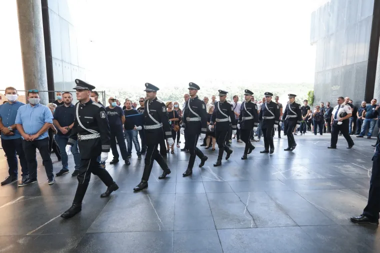 Tuga i bol: Posljednji ispraćaj vatrogasca preminulog tijekom intervencije u Zagrebu