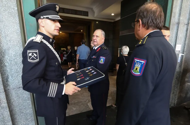 Tuga i bol: Posljednji ispraćaj vatrogasca preminulog tijekom intervencije u Zagrebu