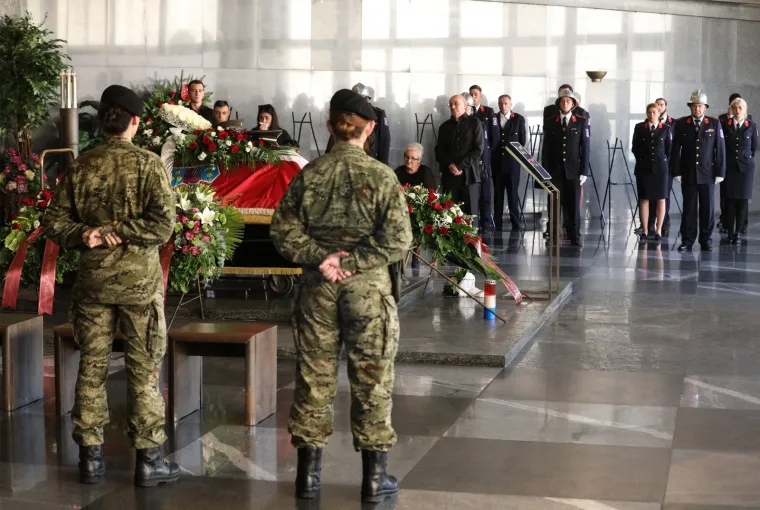 Tuga i bol: Posljednji ispraćaj vatrogasca preminulog tijekom intervencije u Zagrebu