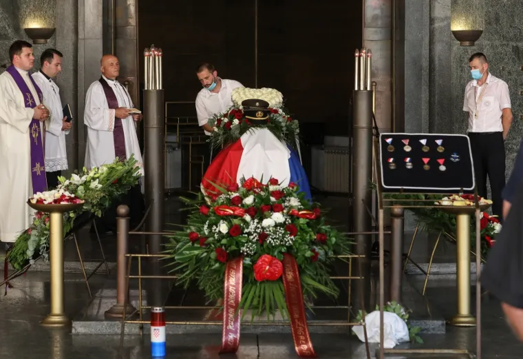 Tuga i bol: Posljednji ispraćaj vatrogasca preminulog tijekom intervencije u Zagrebu