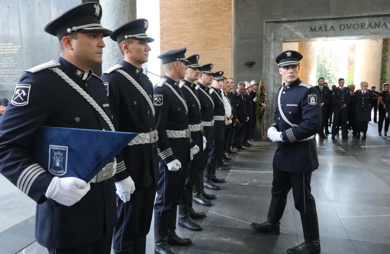 Tuga i bol: Posljednji ispraćaj vatrogasca preminulog tijekom intervencije u Zagrebu