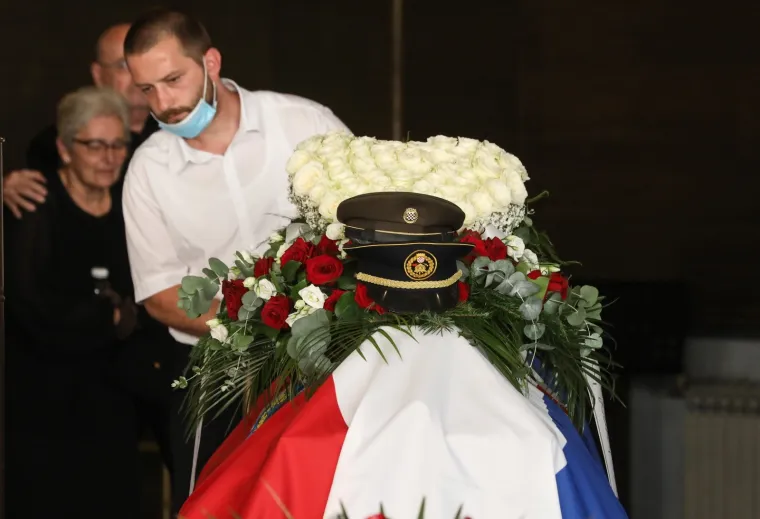 Tuga i bol: Posljednji ispraćaj vatrogasca preminulog tijekom intervencije u Zagrebu
