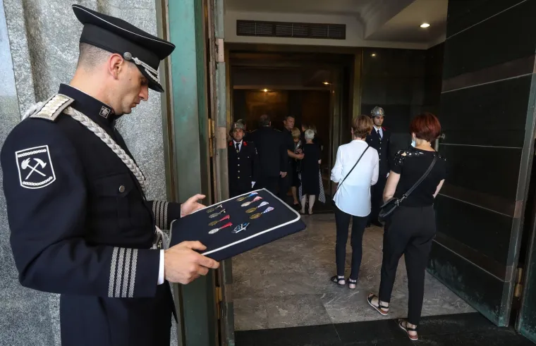 Tuga i bol: Posljednji ispraćaj vatrogasca preminulog tijekom intervencije u Zagrebu