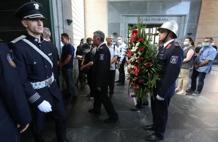 Tuga i bol: Posljednji ispraćaj vatrogasca preminulog tijekom intervencije u Zagrebu