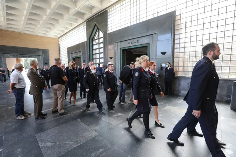 Tuga i bol: Posljednji ispraćaj vatrogasca preminulog tijekom intervencije u Zagrebu