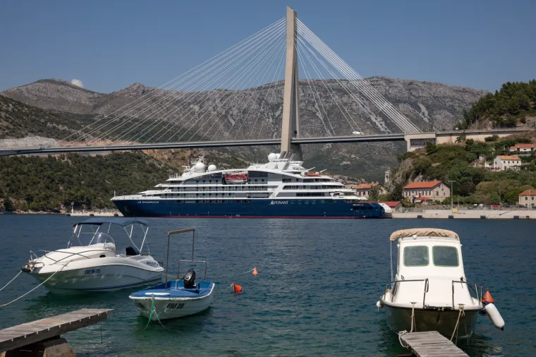 U Dubrovnik stigao prvi kruzer s turistima ove godine "Le Champlain"