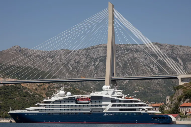 U Dubrovnik stigao prvi kruzer s turistima ove godine "Le Champlain"