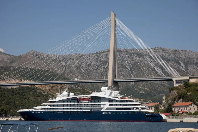 U Dubrovnik stigao prvi kruzer s turistima ove godine "Le Champlain"
