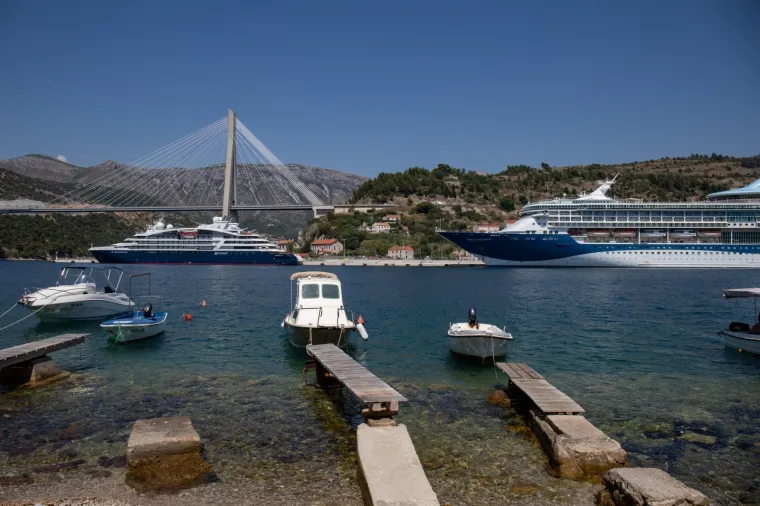 U Dubrovnik stigao prvi kruzer s turistima ove godine "Le Champlain"