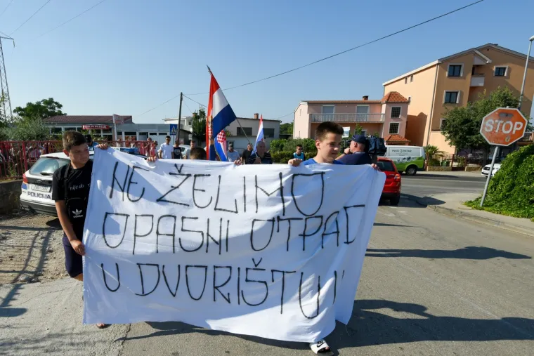 Toksični otpad s Titovog 'Galeba' naljutio Zadrane: 'Ne želimo opasni otpad u dvorištu'