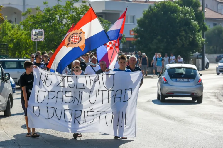 Toksični otpad s Titovog 'Galeba' naljutio Zadrane: 'Ne želimo opasni otpad u dvorištu'