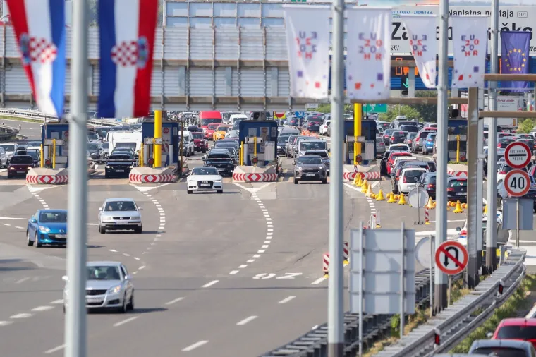 Naoružajte se strpljenjem! Pojačan promet prema moru, kolona pred naplatom Lučko
